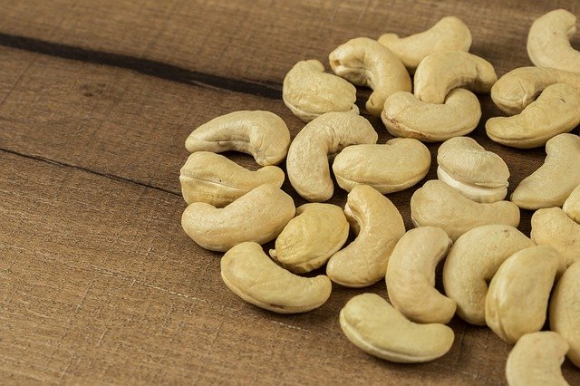 काजू भिगोकर खाने के फायदे (Benefits of soaked Cashew Nut in hindi)