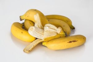 केले (Bananas) खाने के फायदे और नुकसान