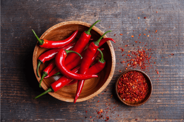 लाल मिर्च के फायदे और नुकसान - Cayenne Pepper