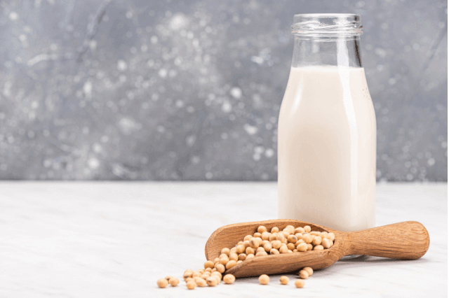 सोया मिल्क (सोयाबीन दूध) के फायदे और नुकसान – Soya Milk