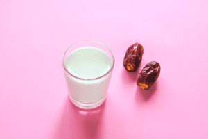 खजूर और दूध के फायदे और नुकसान – Dates and Milk
