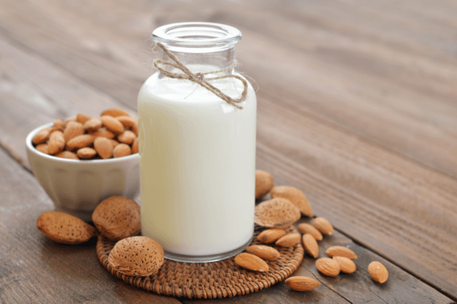 बादाम दूध के फायदे और नुकसान - Almond Milk