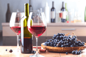 रेड वाइन पीने के फायदे और नुकसान – Red Wine