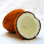 सूखा नारियल खाने के फायदे और नुकसान