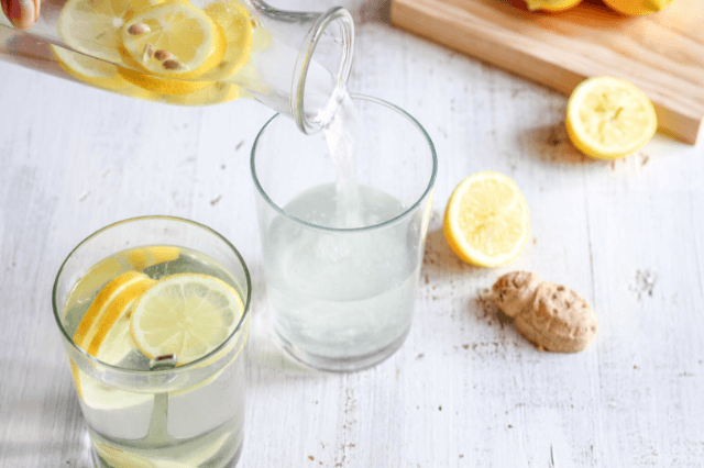 नींबू पानी पीने के फायदे और नुकसान - Benefits of Lemon Water