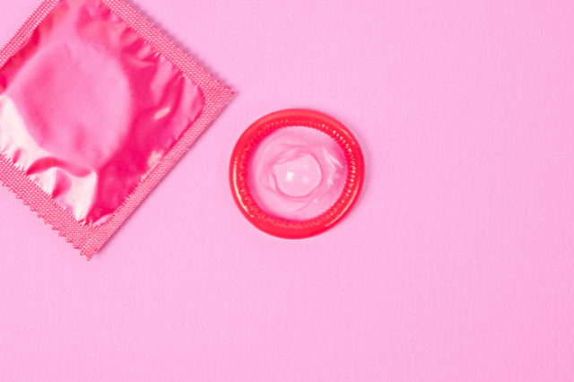 कंडोम क्या होता है और कंडोम से क्या होता है