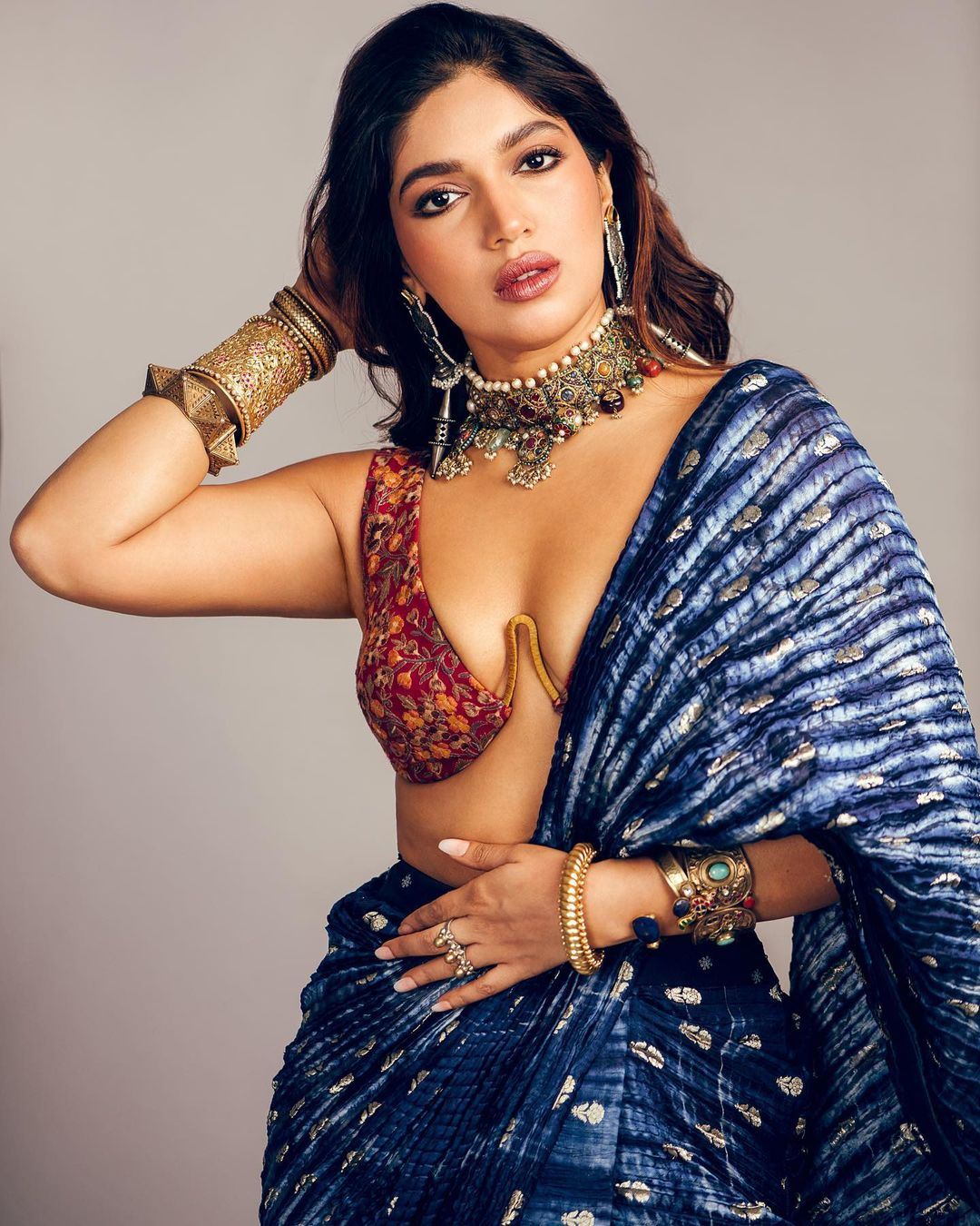 Bhumi Pednekar sexy look In Blue Saree And Floral Bralette Blouse 