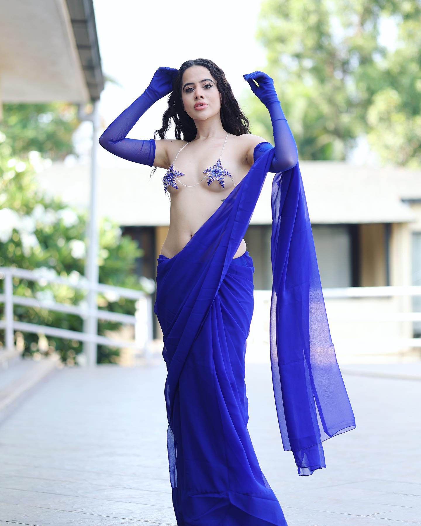 Urfi Javed Sexy Video in blue saree and sexy star bikini